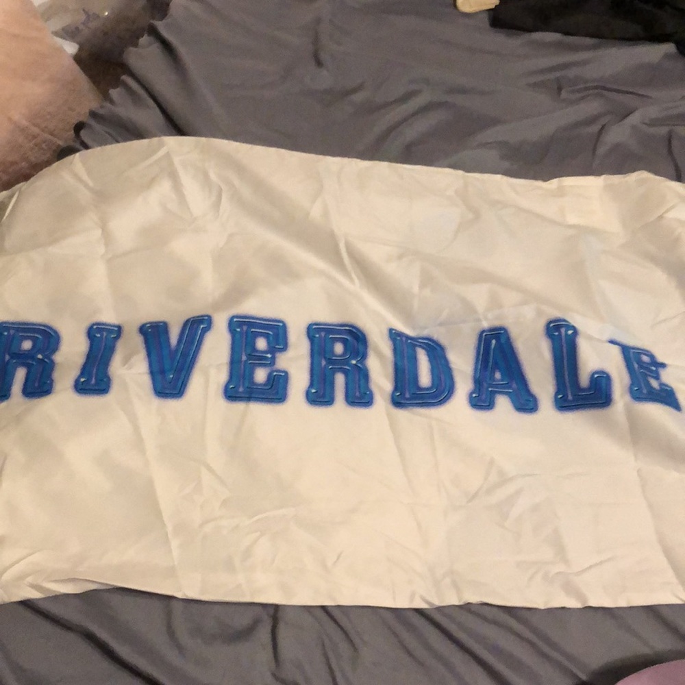 RIVERDALE “I Love You Betty Cooper” Pillowcase - Picture 2 of 3